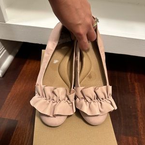 Adorable UGG ballet shoe with small heel